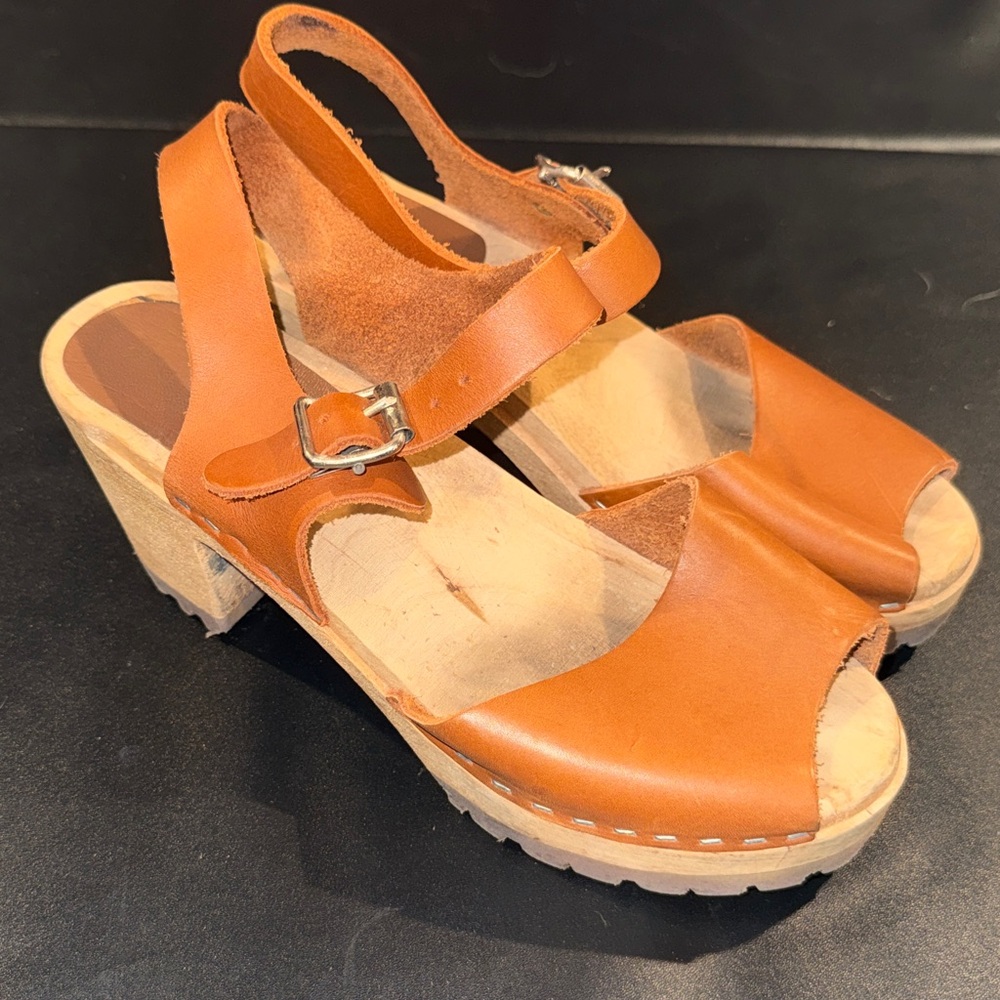 MIA Sweden Womens Anja Open Toe Clog Size 39, US 8.5 Luggage Brown Leather